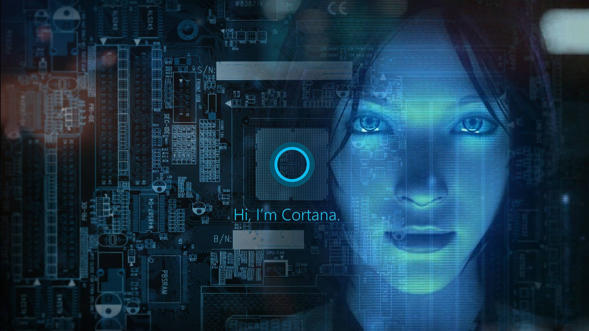 Windows 10 高清 Cortana 壁紙 — 一個發光的藍色數碼介面覆蓋在一個女人的臉上，帶有電路板圖案和文字「你好，我是 Cortana」，在一個未來科技環境中。