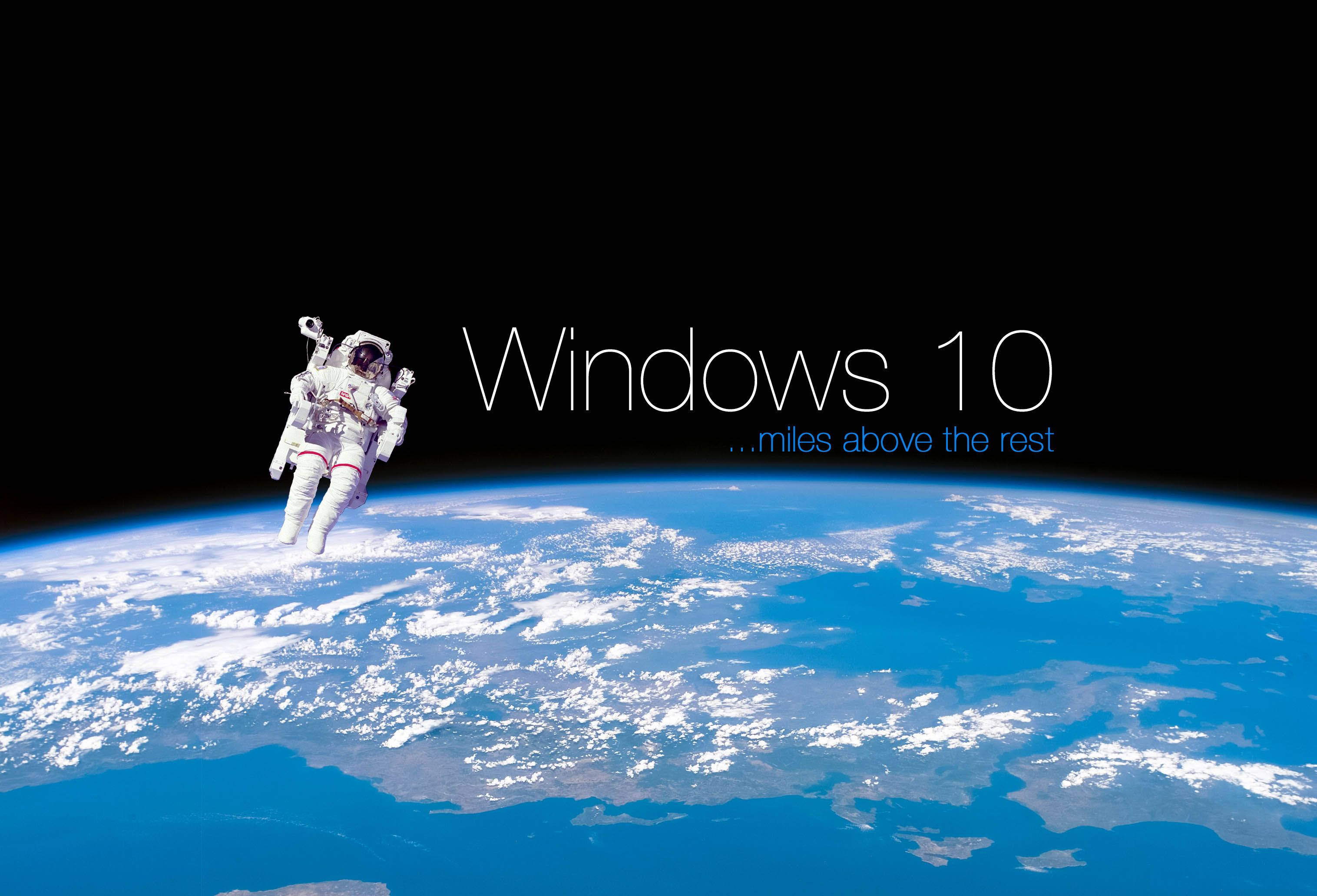 Windows 10 高清外太空 壁紙 — 一名太空人在地球藍色彎曲的地平線上方漂浮，背景是黑色虛空，帶有「Windows 10」文字。