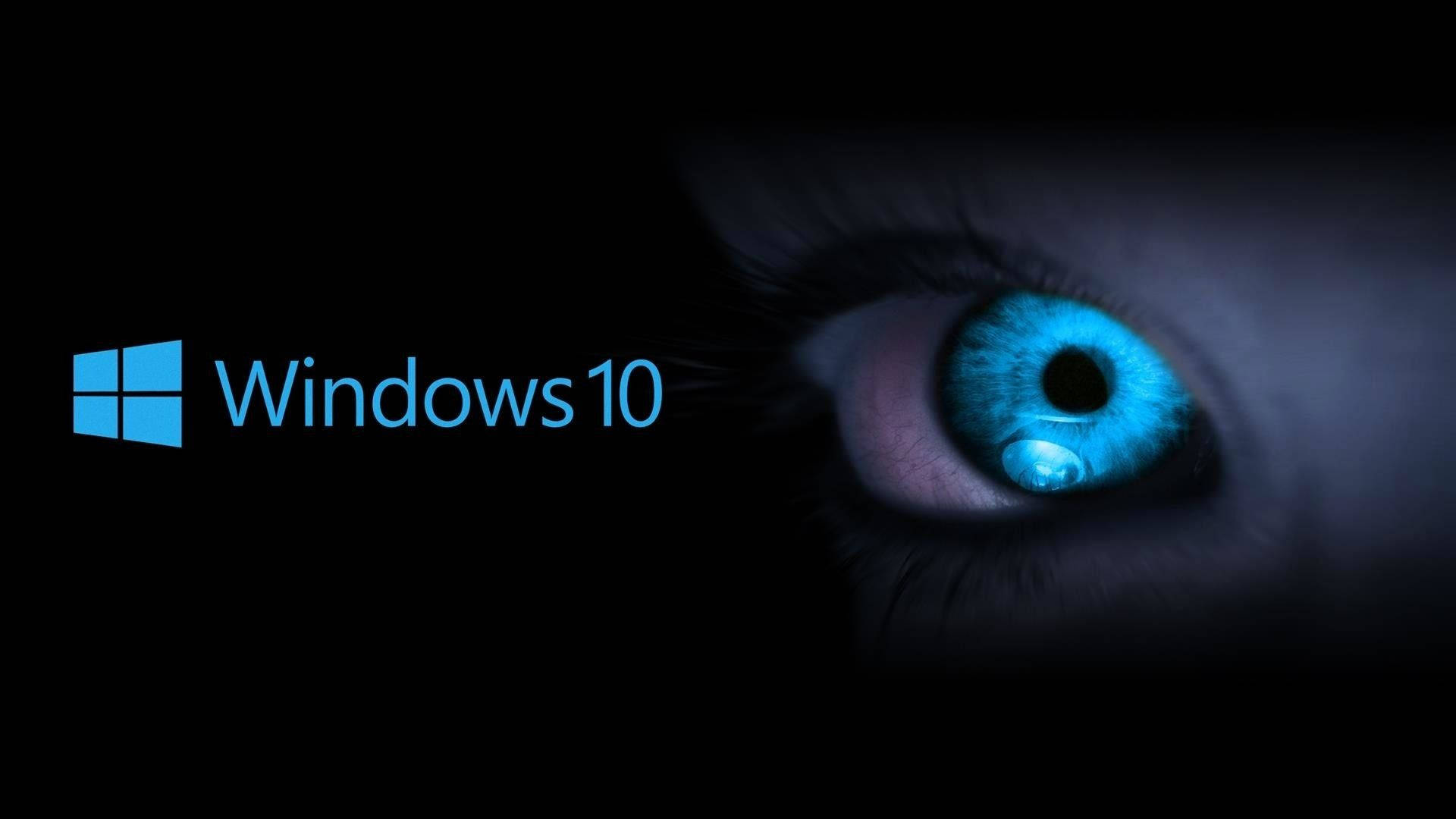 Windows 10 高清藍色眼眸 壁紙 — 一隻發光的藍色眼睛在黑色背景上強烈凝視，旁邊有藍色的Windows 10標誌。