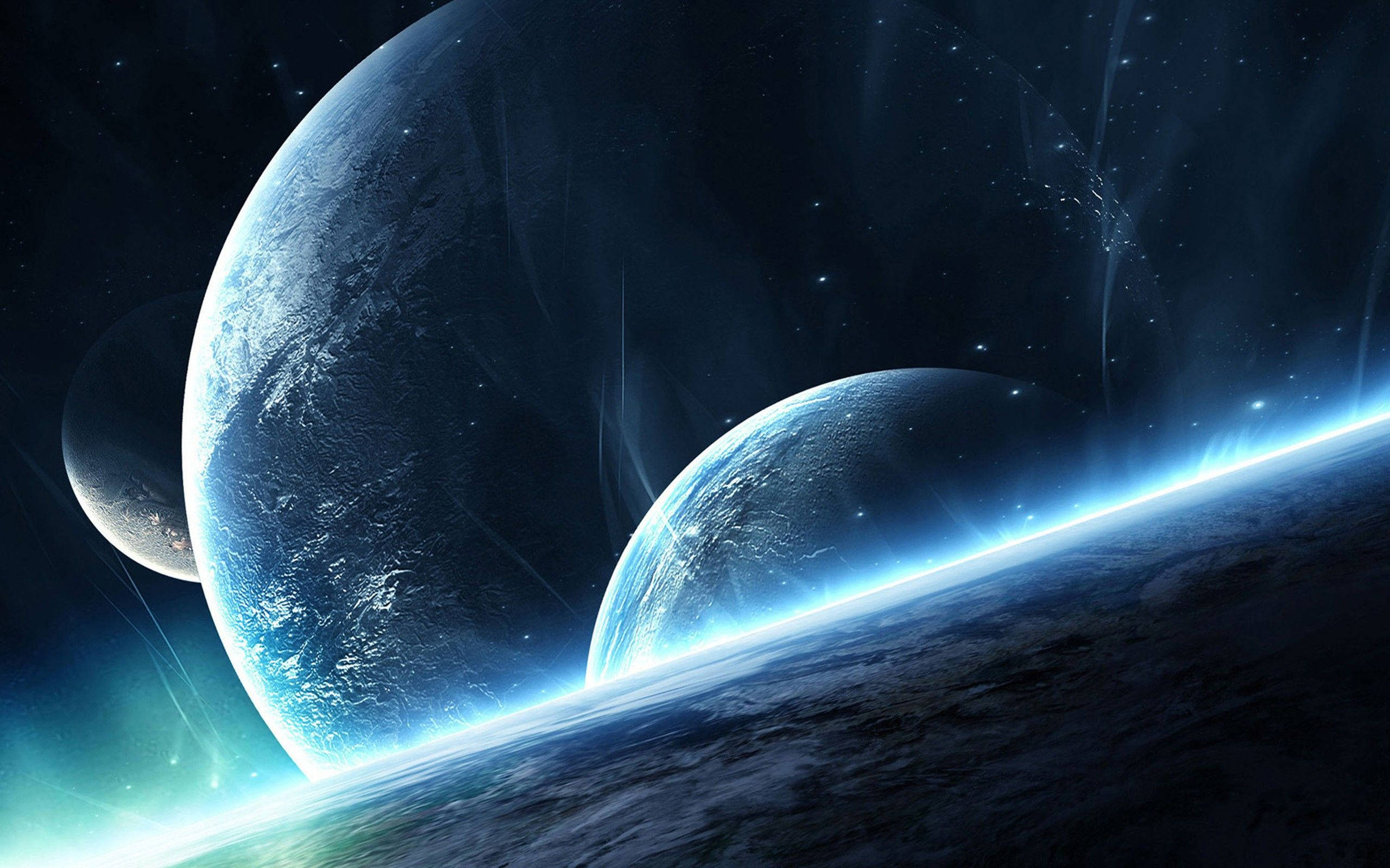 Windows 10 高清行星 壁紙 — 一個宇宙景觀，以三個發光行星為特色，帶有藍色大氣光環，背景是星空虛空。