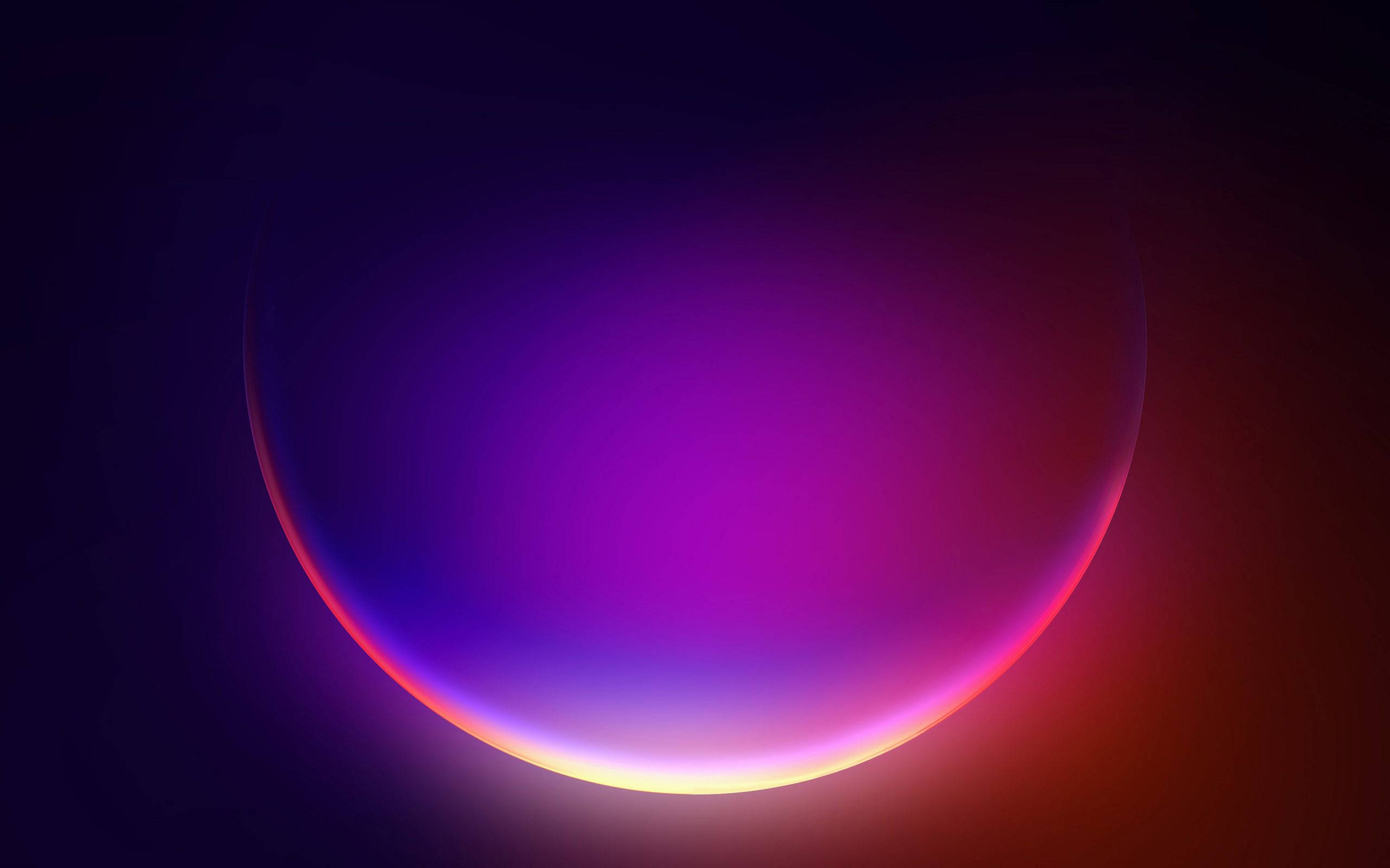 Windows 11 3D圓形 壁紙 — 一個發光的漸變球體在深色背景上從深紫色過渡到火紅色。