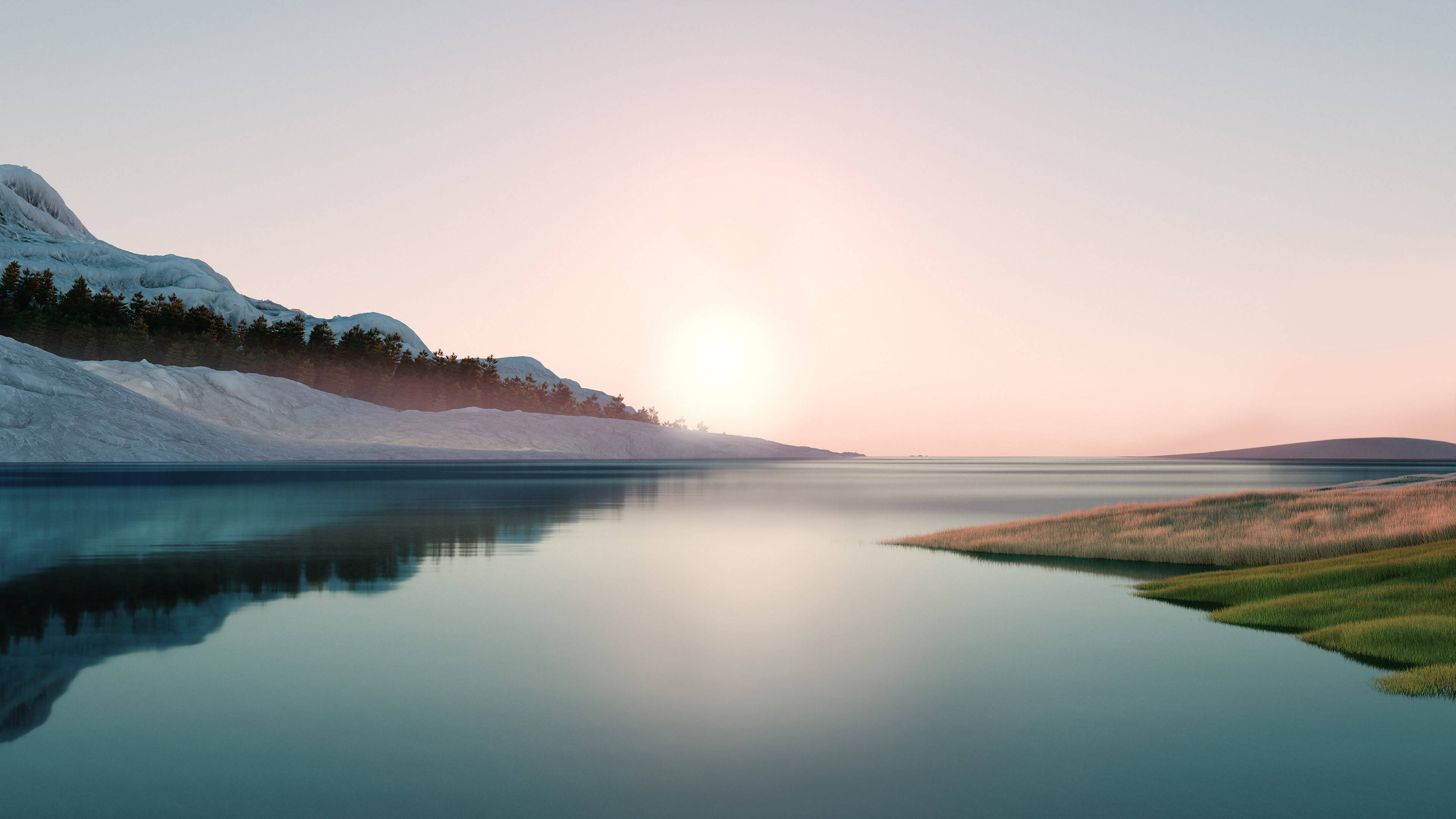 Windows 11 日出 壁紙 — 寧靜的冬日湖泊映照著柔和的粉紅色日出，背景是積雪的山脈和常綠樹。