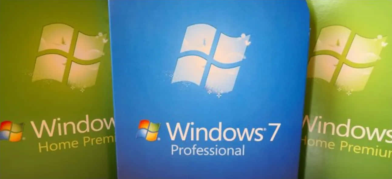 三個Windows 7軟件盒，藍色和綠色封面。