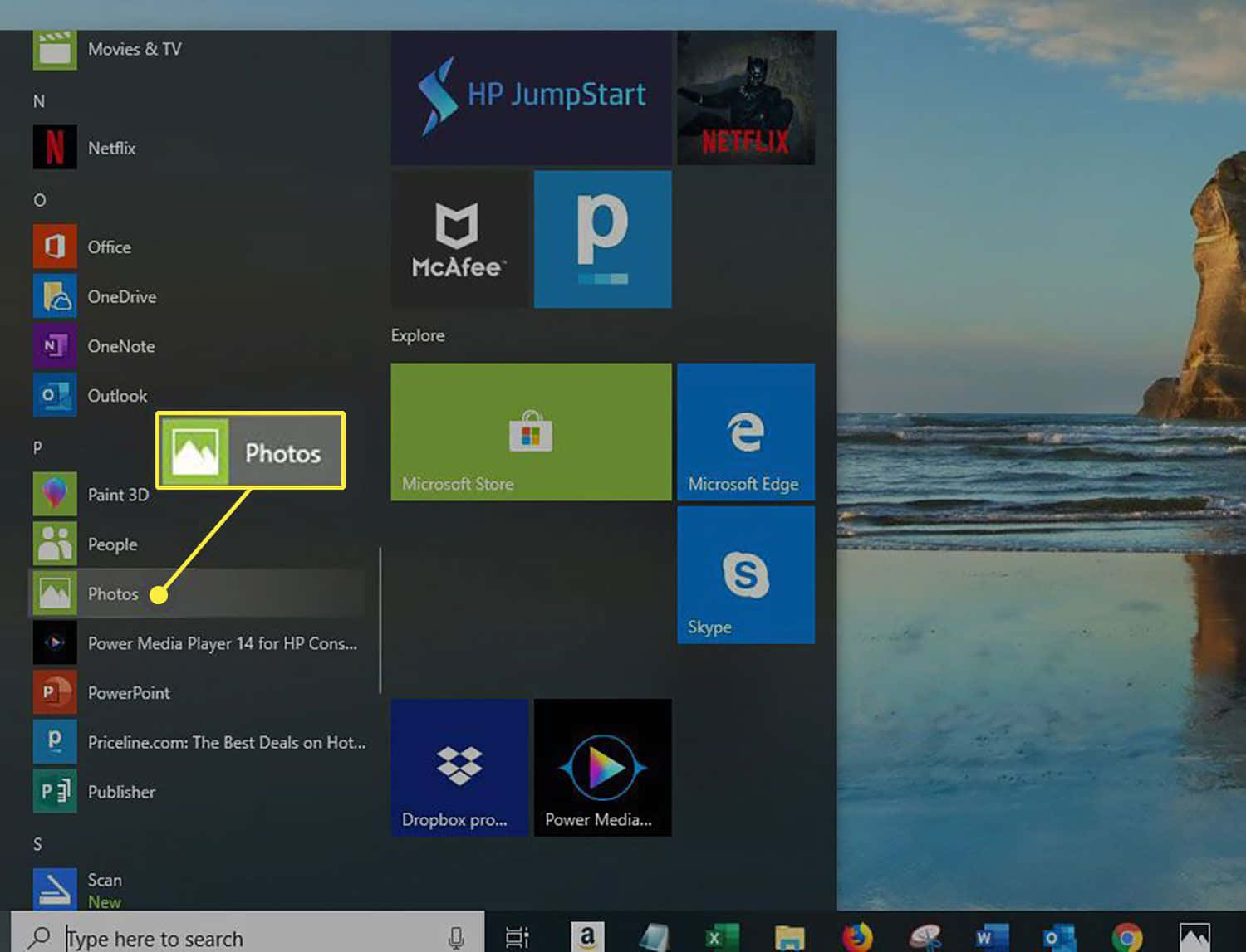 Windows開始功能表，相片應用程式在海灘桌布背景上突出顯示。