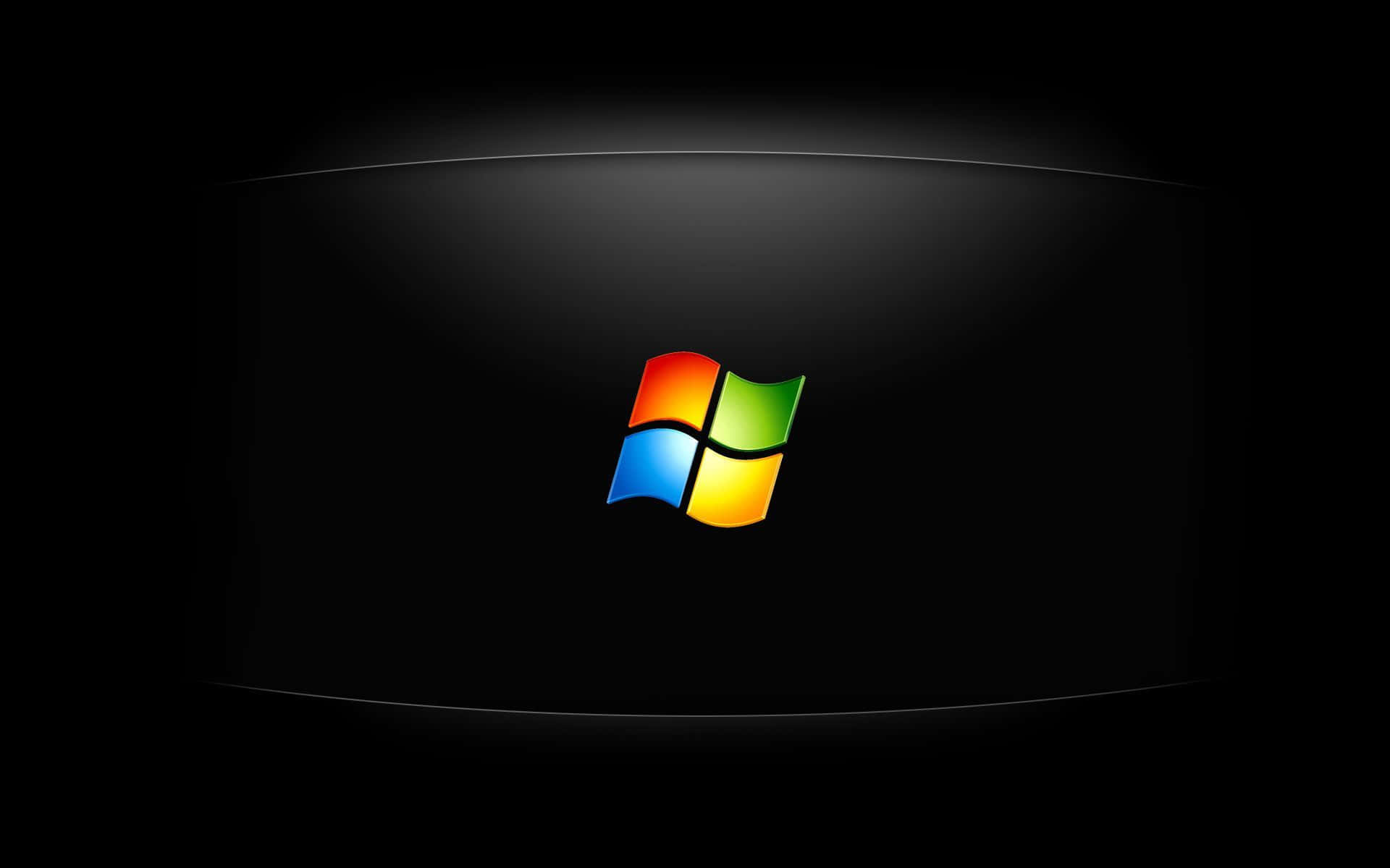 最佳桌面電腦壁紙：Windows XP經典標誌 壁紙 — 一個發光的Windows標誌居中顯示在帶有柔和漸變照明的暗色彎曲屏幕上。