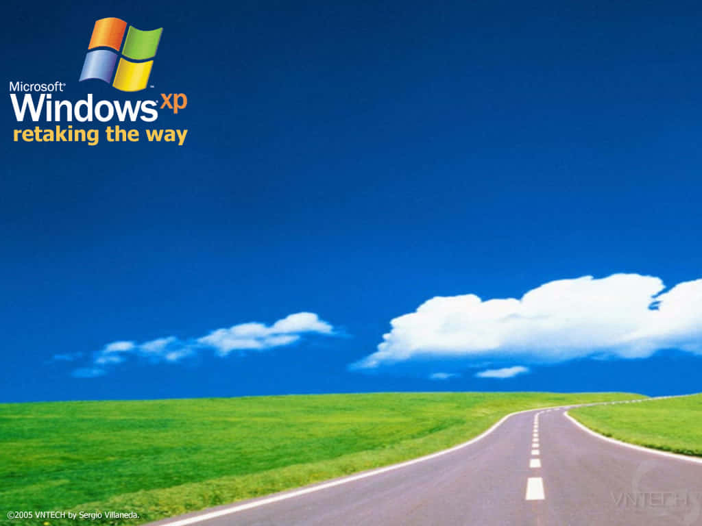 蜿蜒的道路穿過綠色田野，藍天白雲，Windows XP標誌