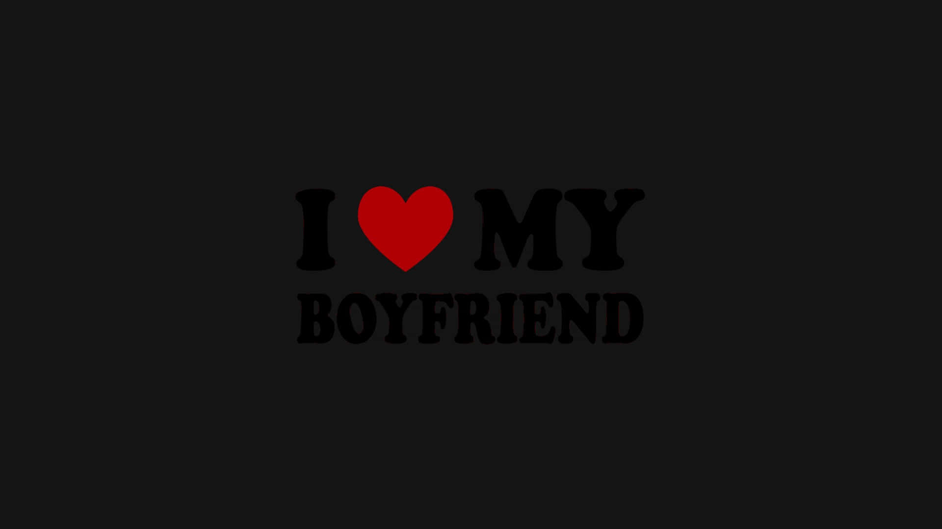  壁紙 — 粗體黑色文字 'I ❤️ MY BOYFRIEND' 居中顯示在純深灰色背景上，並有一個鮮紅色的心形。