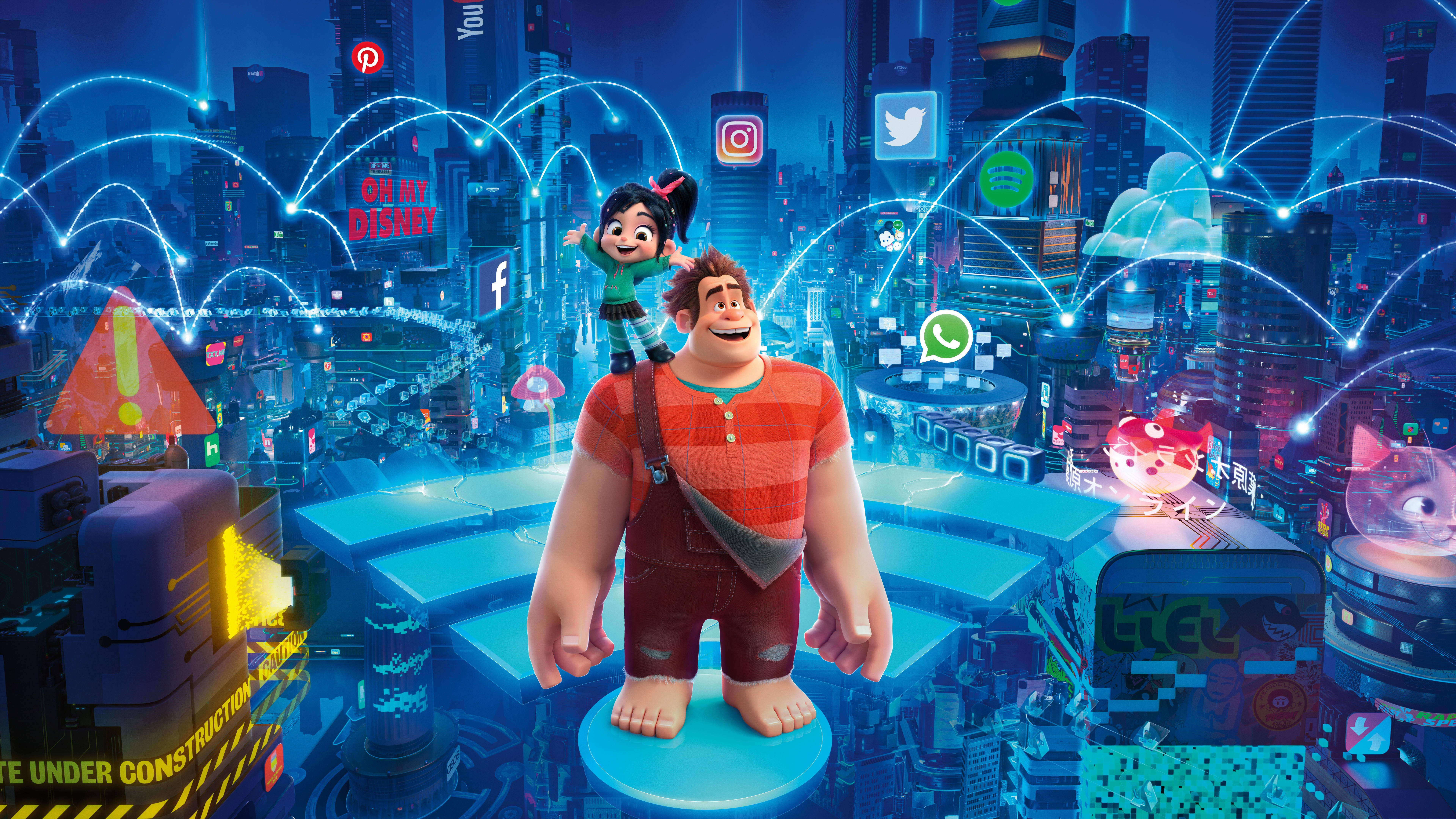 卡通 桌布 壁紙 — Wreck-It Ralph 和 Vanellope 站在一個發光的平台上，身處一個充滿社交媒體圖標和浮動數據流的霓虹燈數位城市景觀中。
