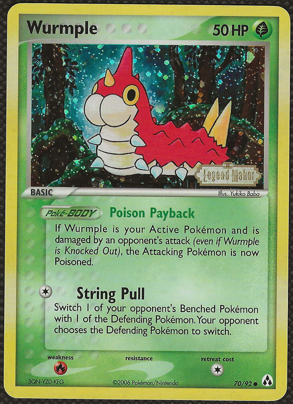 Wurmple 的毒液反擊卡 壁紙 — 一隻名為刺尾蟲的紅白相間毛毛蟲寶可夢，站在閃爍著綠色光芒的發光森林中。