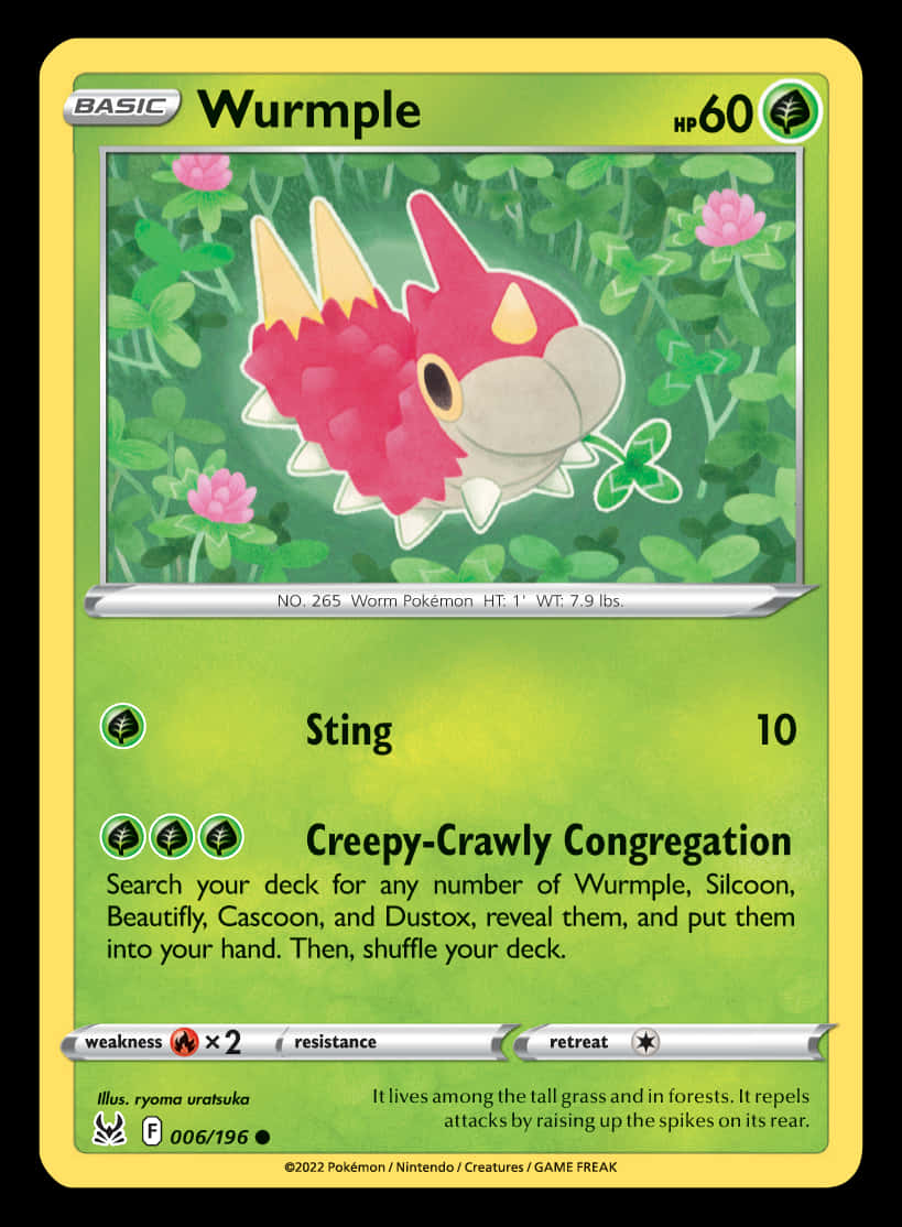 Wurmple 的刺針卡 壁紙 — 一隻粉紅色多刺的Wurmple寶可夢從茂密的綠草中探出頭來，周圍有粉紅色的花朵。