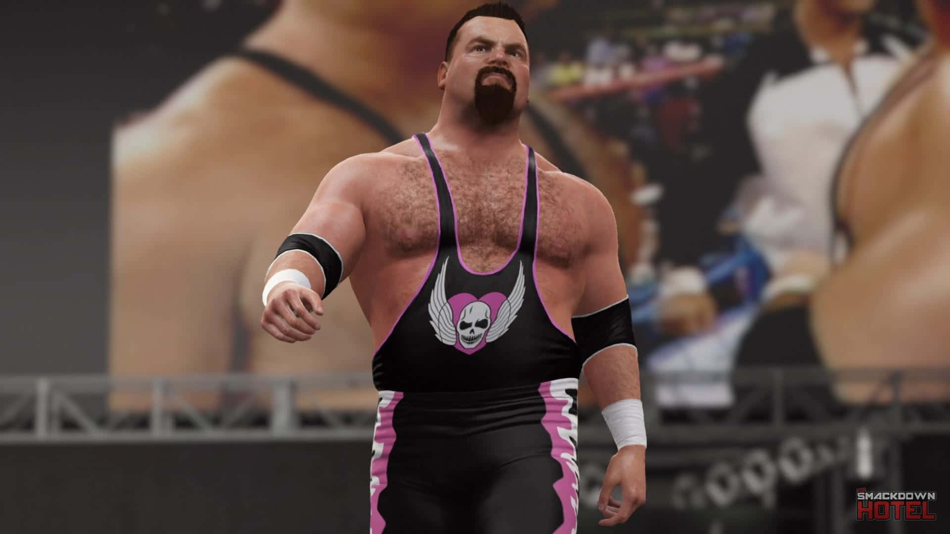 WWE 2K16 遊戲中的吉姆·尼德哈特 壁紙 — 一位肌肉發達的摔角手穿著黑色和粉紅色緊身衣，上面有骷髏和翅膀標誌，自信地站在摔角場上。