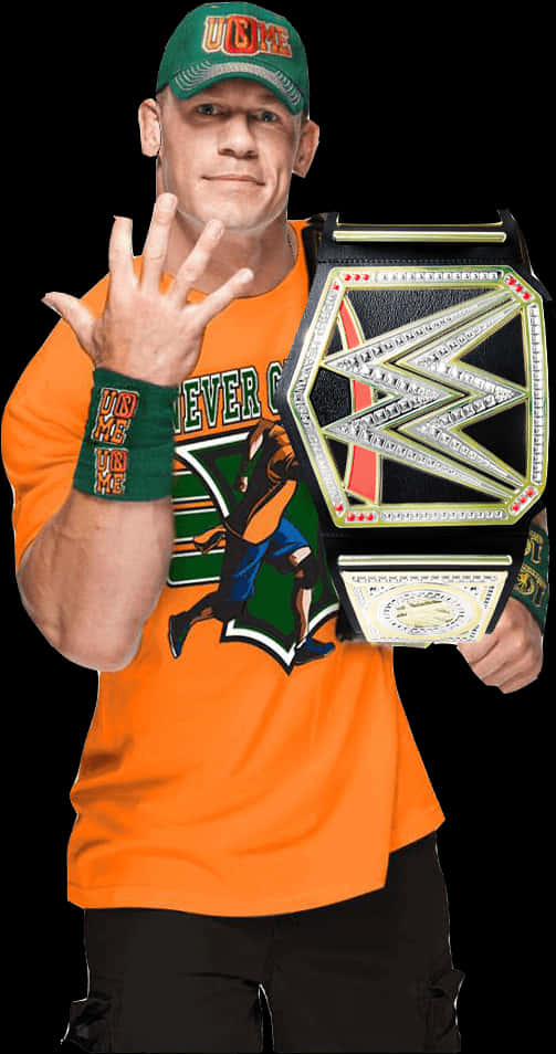 約翰·塞納 WWE 挑戰者姿勢 壁紙 — WWE超級巨星約翰·辛納自信地擺姿勢，手持冠軍腰帶並做出他的標誌性手勢。