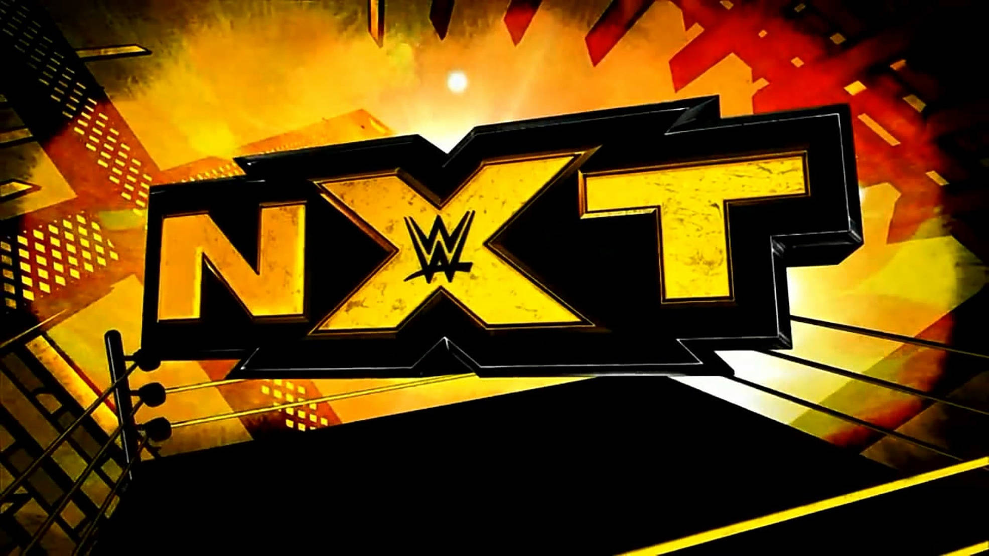 WWE NXT 拳擊擂台 壁紙 — 大膽的黃色NXT標誌與WWE符號在熾熱的橙色和紅色抽象背景以及前景的摔角擂台繩索襯托下發光。