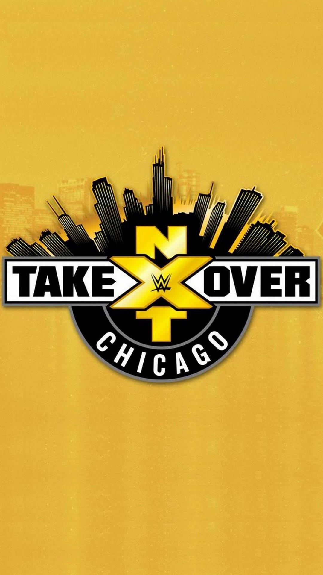 WWE NXT 芝加哥版 壁紙 — 大膽的WWE NXT TakeOver Chicago標誌，黑色城市天際線剪影在紋理金色背景上。