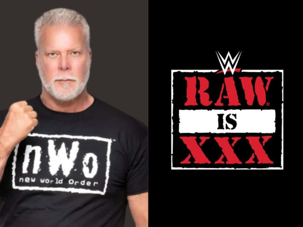 穿著 nWo T 恤的摔角手站在 RAW IS XXX WWE 標誌旁。