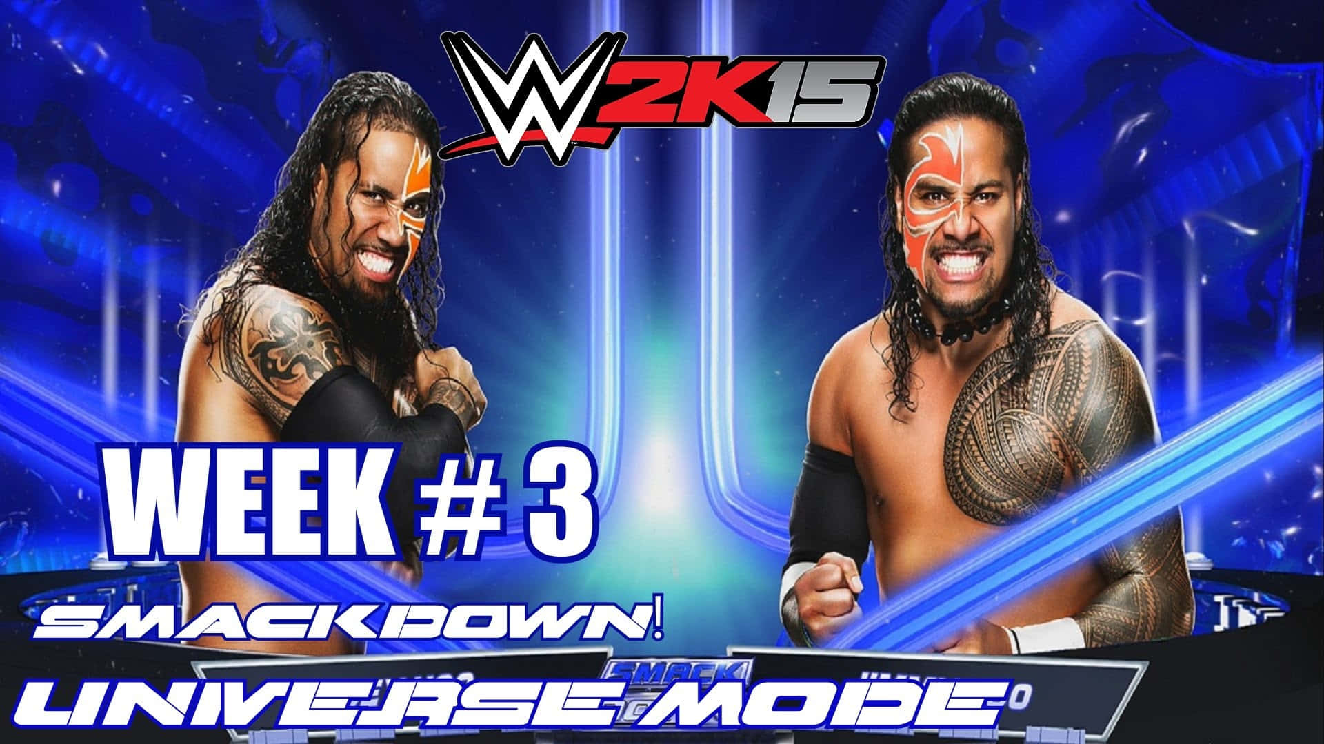 WWE 超級明星：傑伊·烏索與吉米·烏索賽場激戰 壁紙 — 兩名WWE摔角手帶有部落臉部彩繪和紋身，在發光的藍色數位競技場背景下挑釁地擺姿勢。