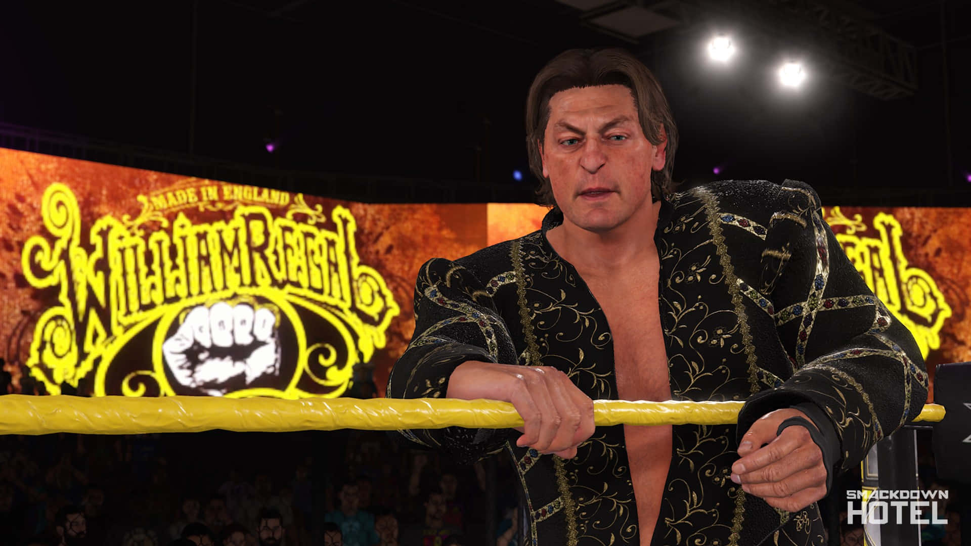 WWE傳奇威廉·瑞格在 WWE 2K22 中招牌姿勢 壁紙 — 摔角手威廉·瑞格在明亮的場館燈光下，倚靠在摔角擂台繩索上，背景充滿戲劇性。