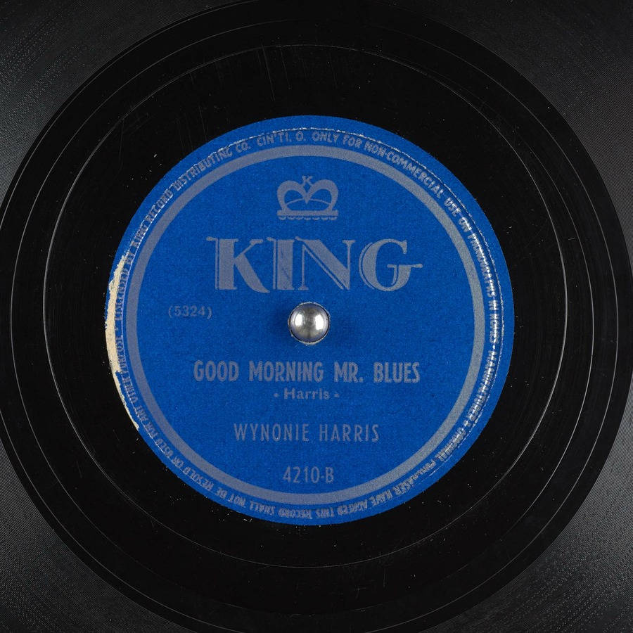 King Records黑膠唱片標籤特寫，中心係藍色，文字係銀色。