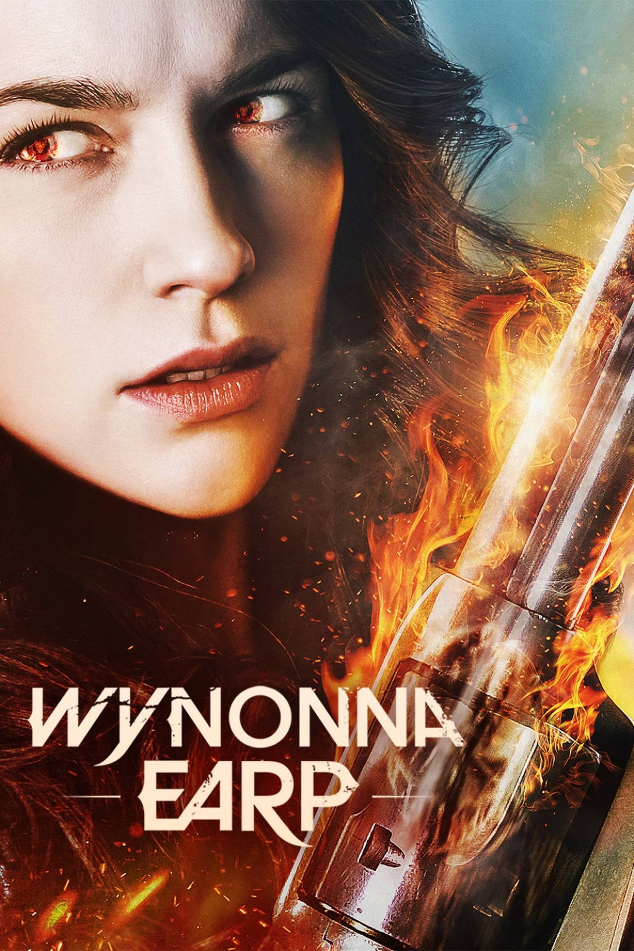 《Wynonna Earp》海報，榮獲人民選擇獎最佳科幻劇集 壁紙 — 一個眼神兇猛、雙眼發出紅光的女人，在熾熱的背景前揮舞著一把燃燒的散彈槍。
