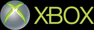 經典Xbox標誌 壁紙 — Xbox 標誌在黑色背景上有一個發光的綠色 X 位於金屬球體旁邊，並有粗體綠色文字。