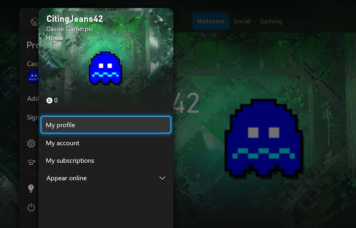 Xbox 個人資料畫面，以藍色 Pacman 鬼魂作為頭像，背景為綠色森林。