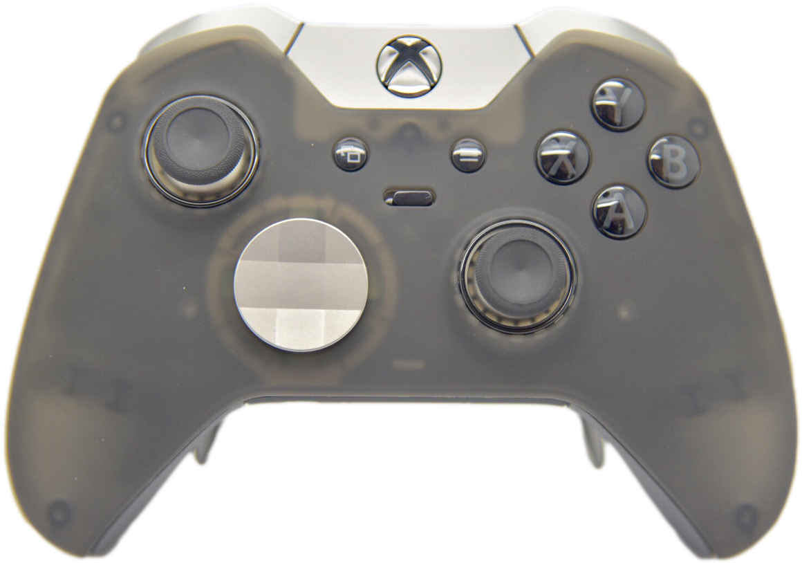 透明背景 Xbox 控制器特寫 壁紙 — 半透明灰色Xbox手掣，帶金屬質感裝飾及可見按鈕標籤，置於黑色背景上。