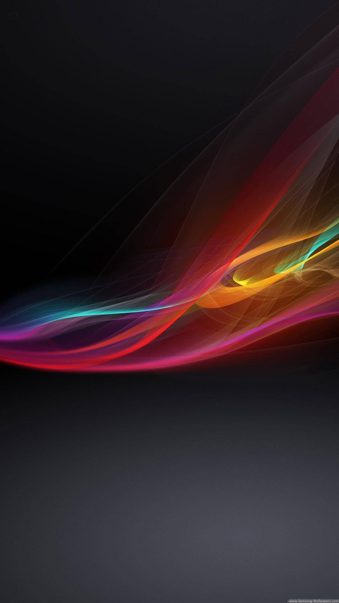 Xiaomi 彩色煙霧 壁紙 — 充滿活力的霓虹色帶在深色漸變背景上對角流動，形成動態抽象構圖。