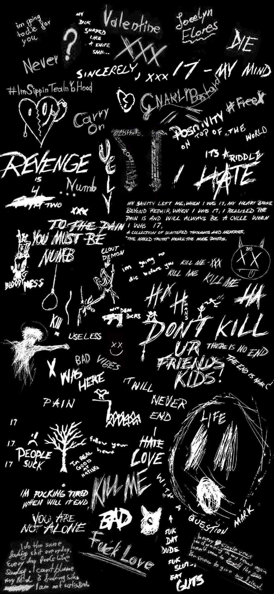 XXXTentacion 美學歌詞拼貼 壁紙 — 一塊混亂的黑板，佈滿了瘋狂的白色塗鴉風格文字和圖畫，表達出仇恨、復仇和痛苦等原始情感。