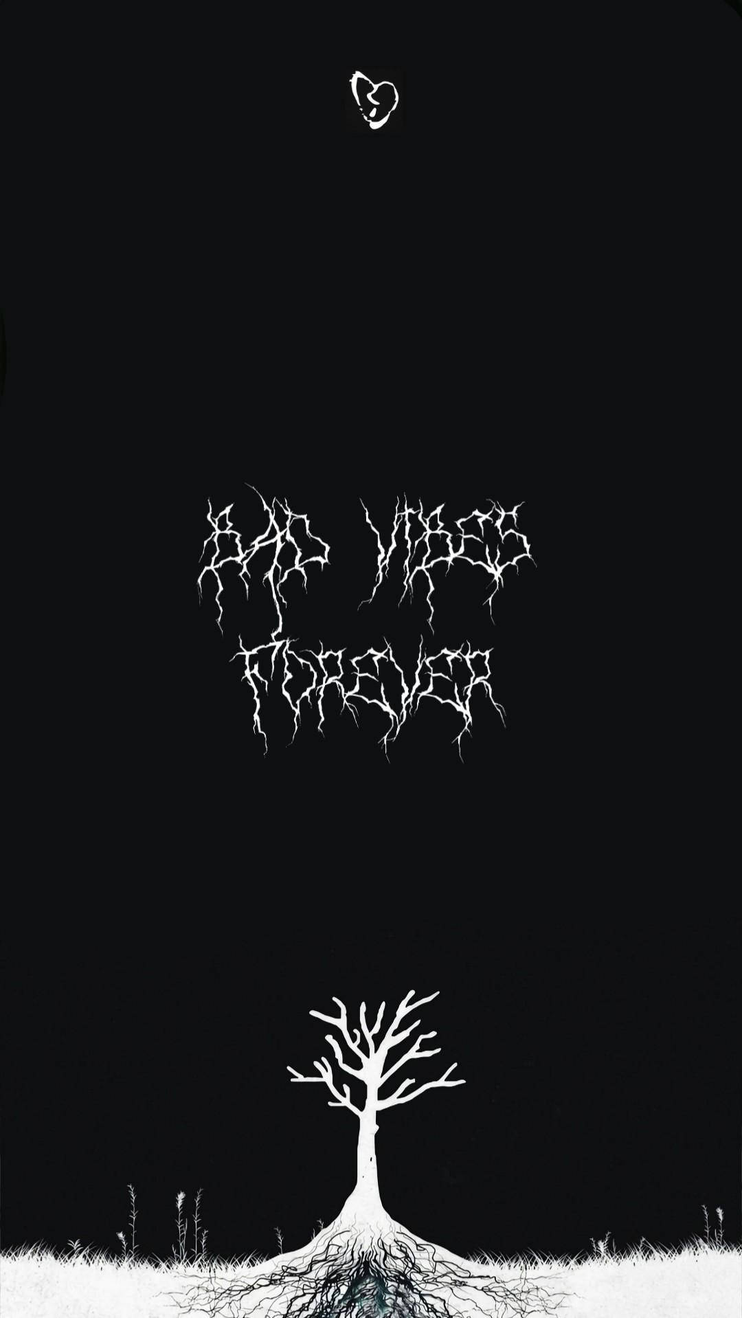 XXXTentacion《Bad Vibes Forever》美學 壁紙 — 一棵裸露根部的白色樹木矗立在雪原上，下方是鋸齒狀文字和一顆破碎的心，背景是黑色虛空。