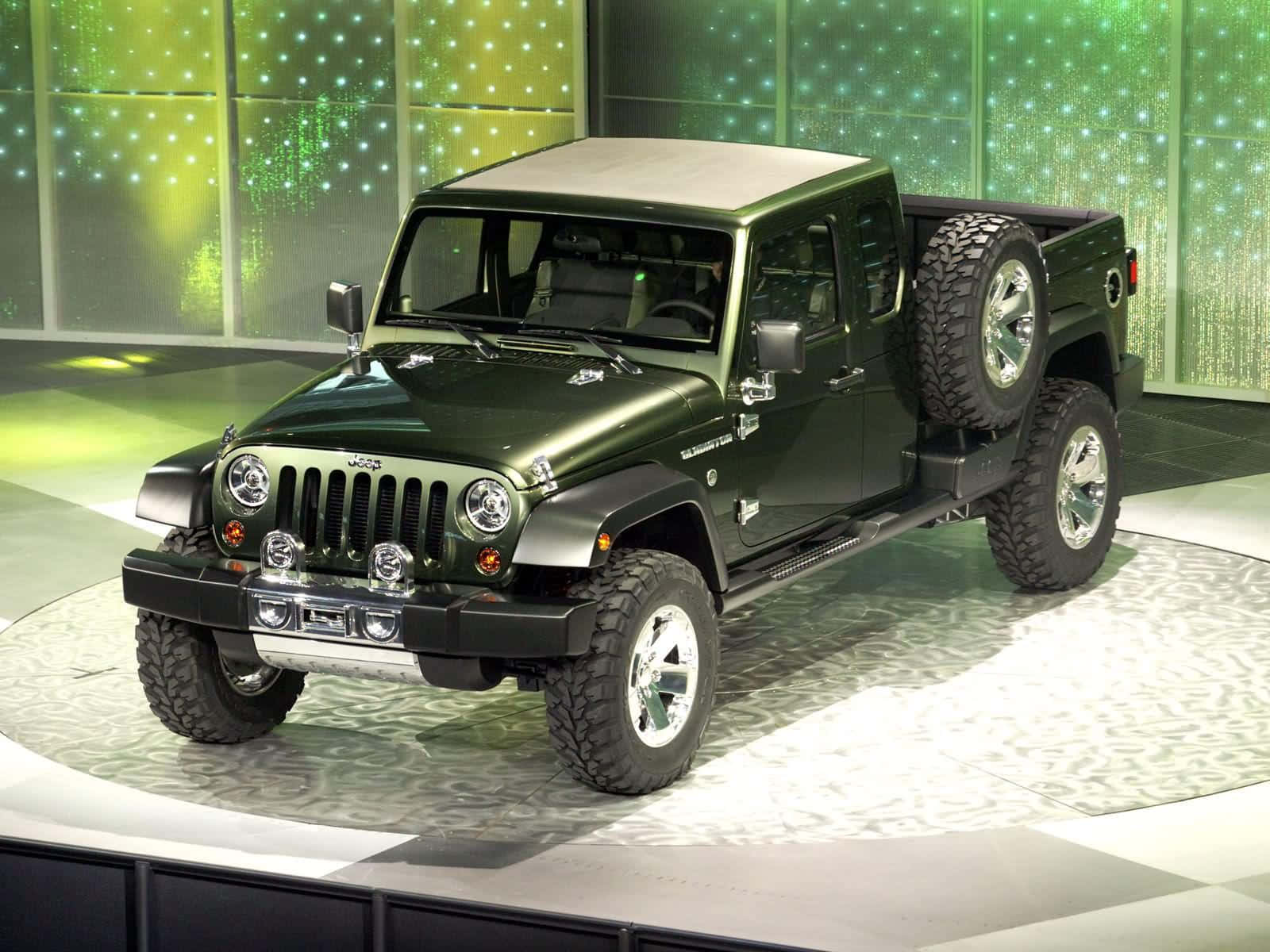 Jeep Gladiator 桌布 壁紙 — 一輛啞光綠色的Jeep Wrangler皮卡車，備胎安裝在後擋泥板上，在綠色星空背景下展示於圓形舞台上。
