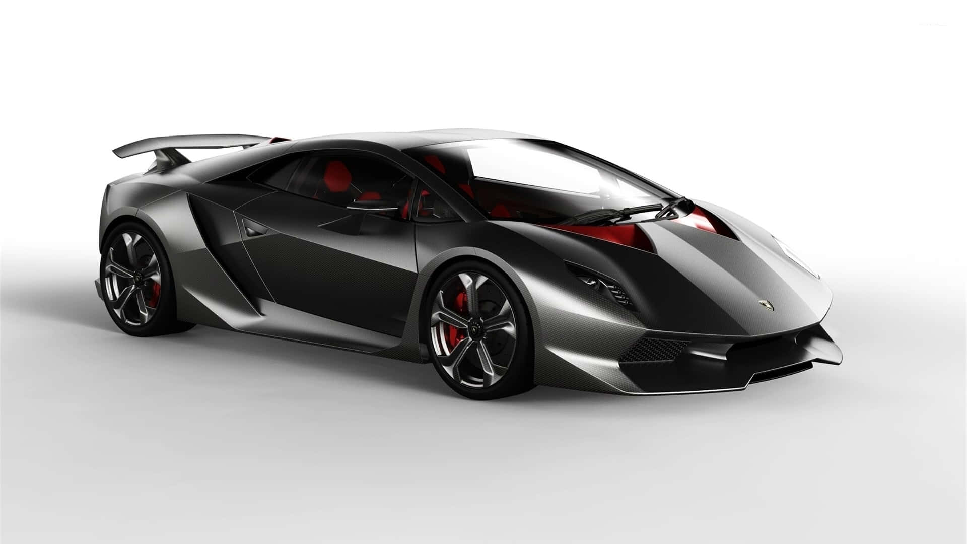 Lamborghini Sesto Elemento 桌布 壁紙 — 一架時尚的啞光黑色林寶堅尼跑車，配備紅色內飾和輪圈，孤立地站在白色攝影棚地板上。