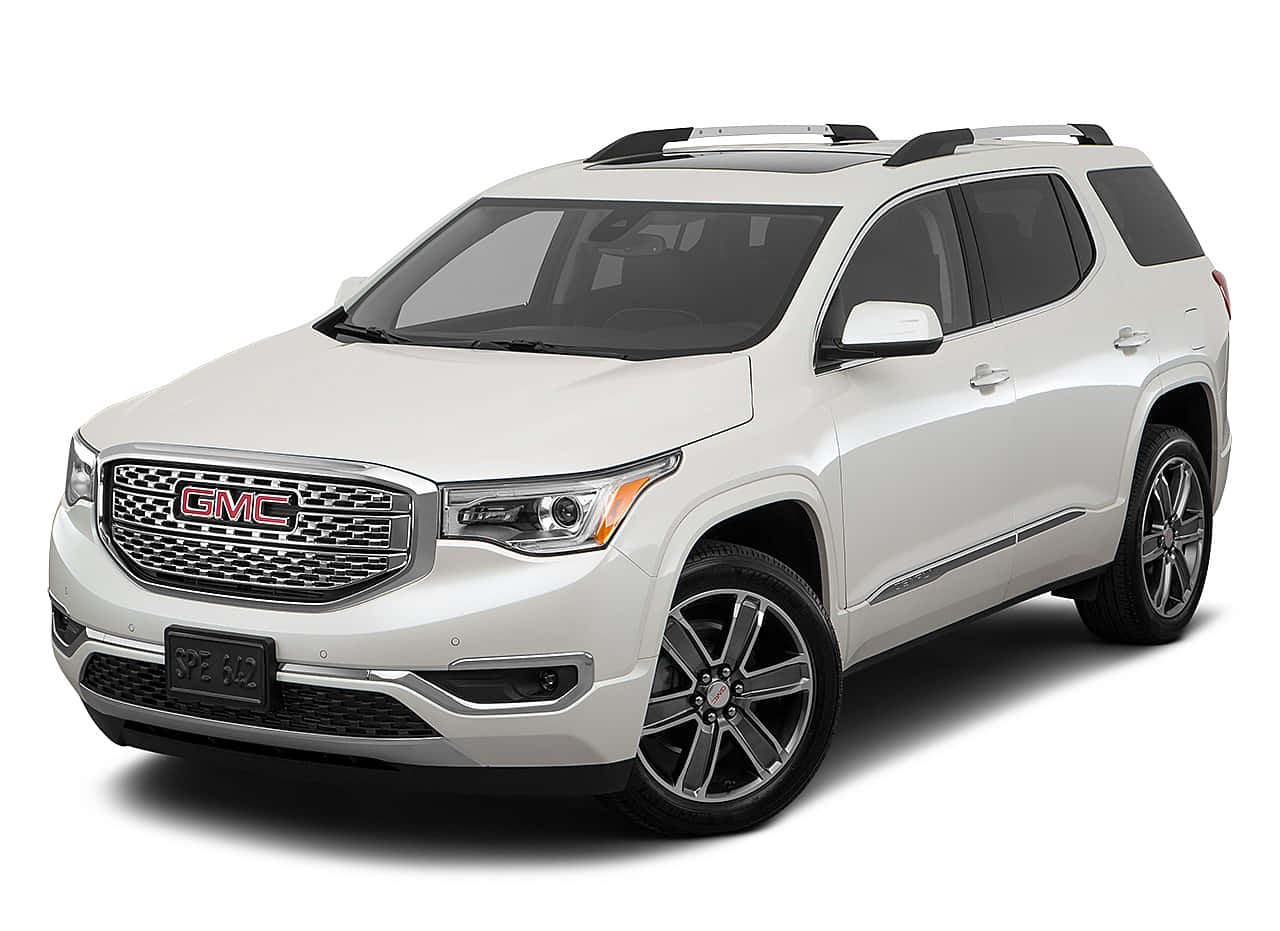 Gmc Acadia 桌布 壁紙 — 一部純白色GMC Acadia SUV，配備黑色車頂行李架和合金輪圈，在純白色背景下拍攝。