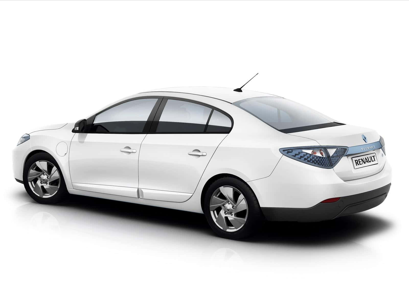 Renault Fluence 桌布 壁紙 — 一輛線條簡潔、尾燈時尚的白色雷諾Zoe電動車，在攝影棚內拍攝。