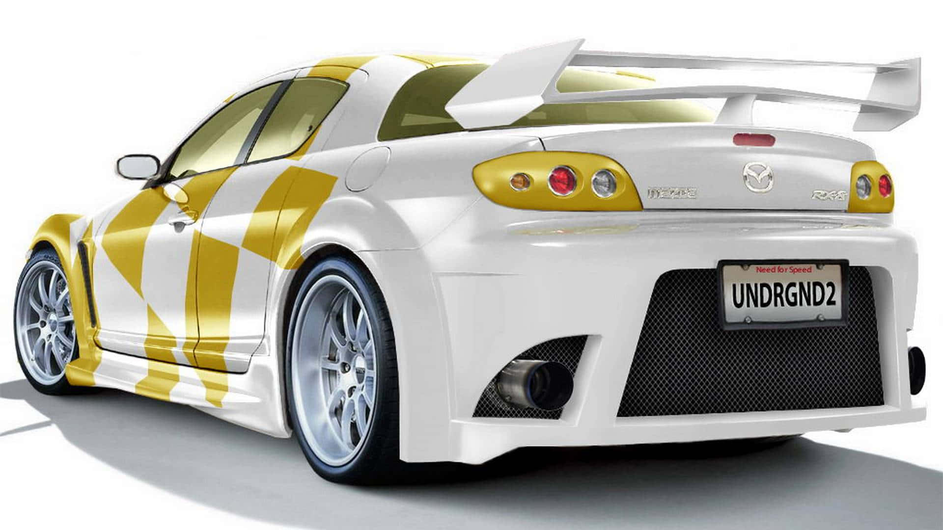 Mazda Rx-8 桌布 壁紙 — 一輛白色和黃色的萬事得RX-8跑車，帶有大型尾翼和定制賽車條紋，從後方四分之三角度展示。