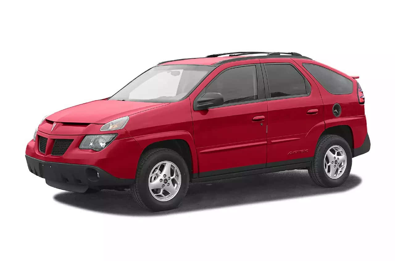  壁紙 — 一輛鮮紅色的Pontiac Aztek SUV在乾淨的白色背景下以工作室燈光展示。