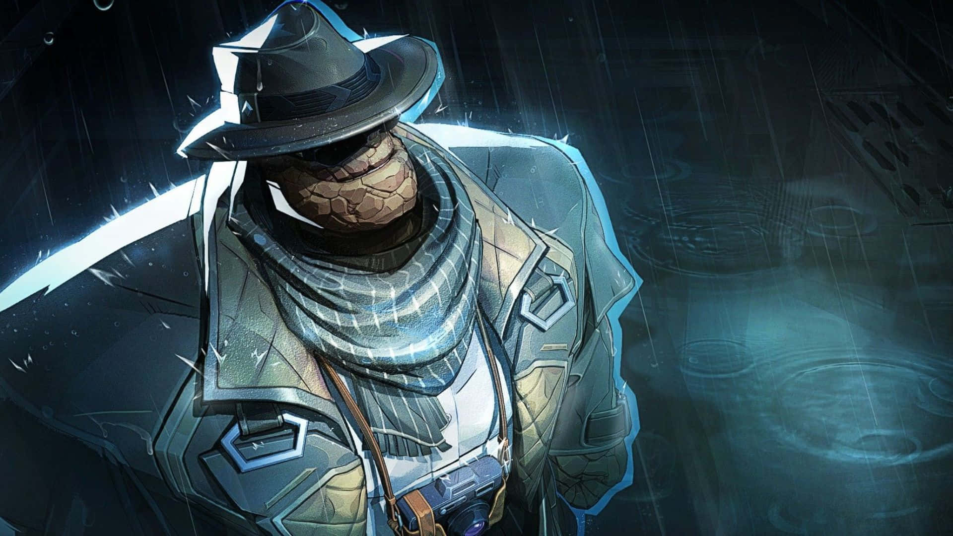  壁紙 — 一個戴著軟呢帽的神秘裝甲人物站在被雨水浸透的霓虹燈小巷中，帶有發光的藍色亮點。