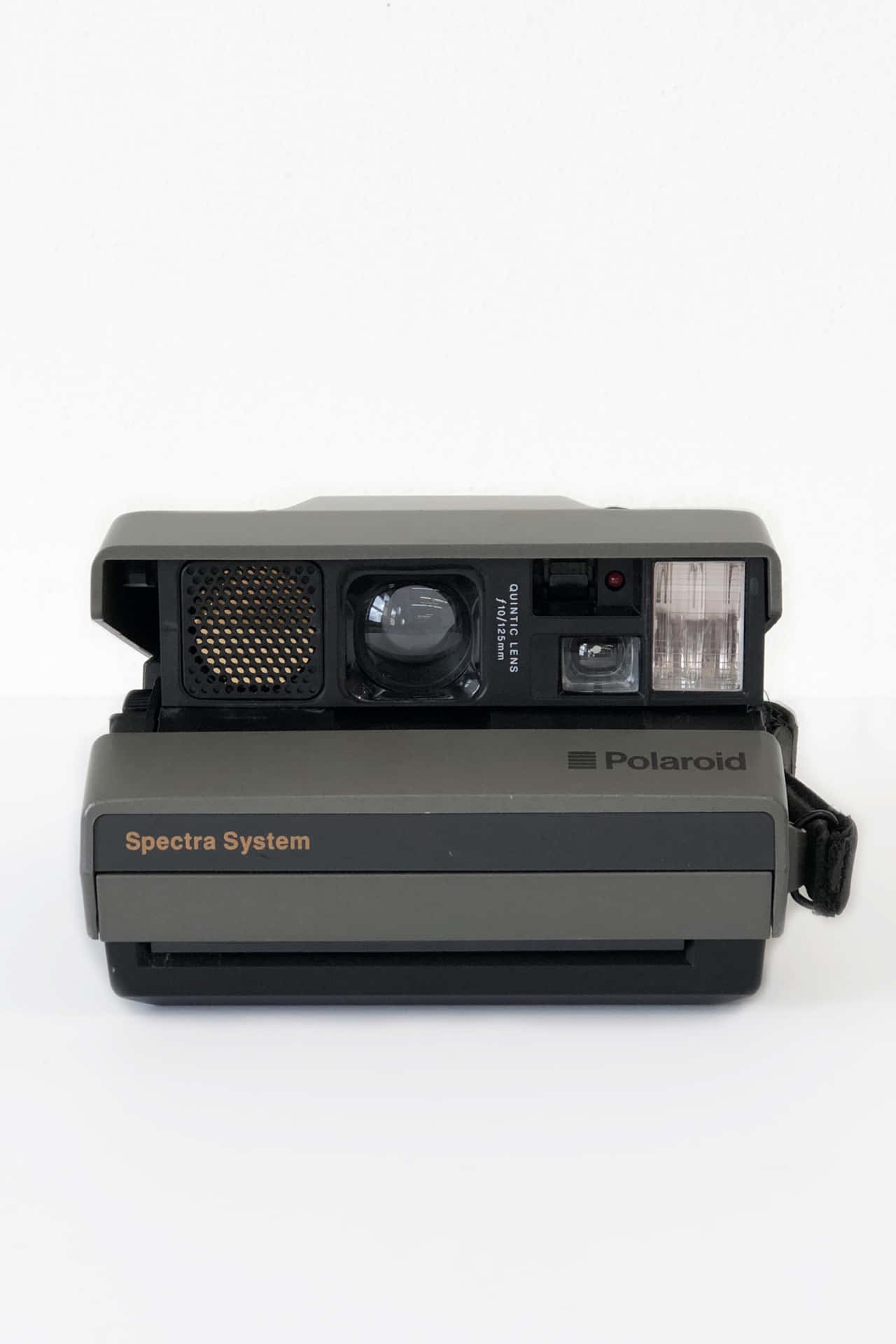  壁紙 — 一部復古灰色Polaroid Spectra System即影即有相機，居中放置在純白色背景上。