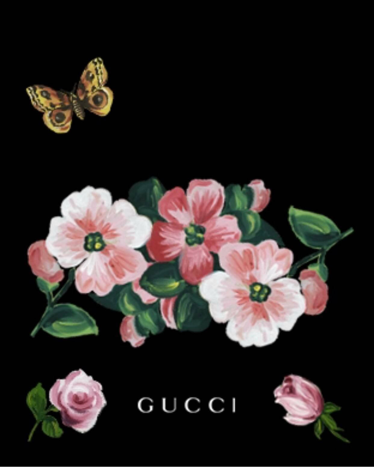黑色背景上的粉紅色花朵和蝴蝶，帶有 Gucci 標誌 — 唯美蝴蝶動圖 壁紙