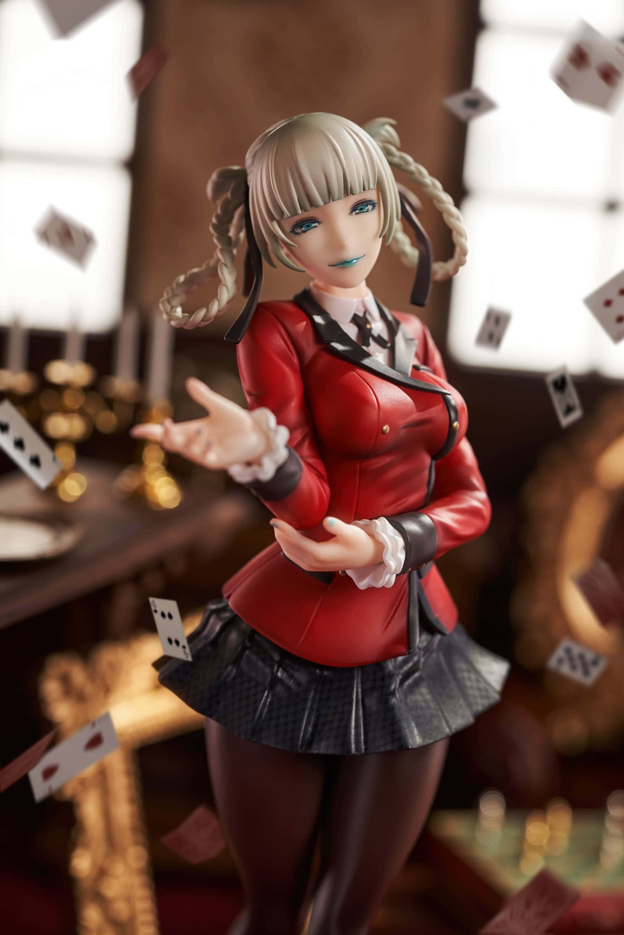 Kirari Momobami 桌布 壁紙 — 一個穿著紅色外套和黑色裙子的動漫公仔，在昏暗的房間裡被漂浮的撲克牌包圍。