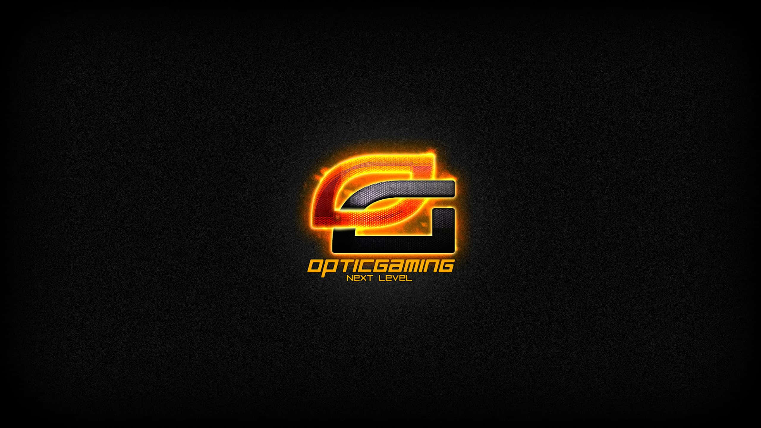 Optic Gaming 桌布 壁紙 — 一個發光的橙色和黑色風格化G標誌，帶有'OpticGaming Next Level'文字，居中在深色紋理背景上。