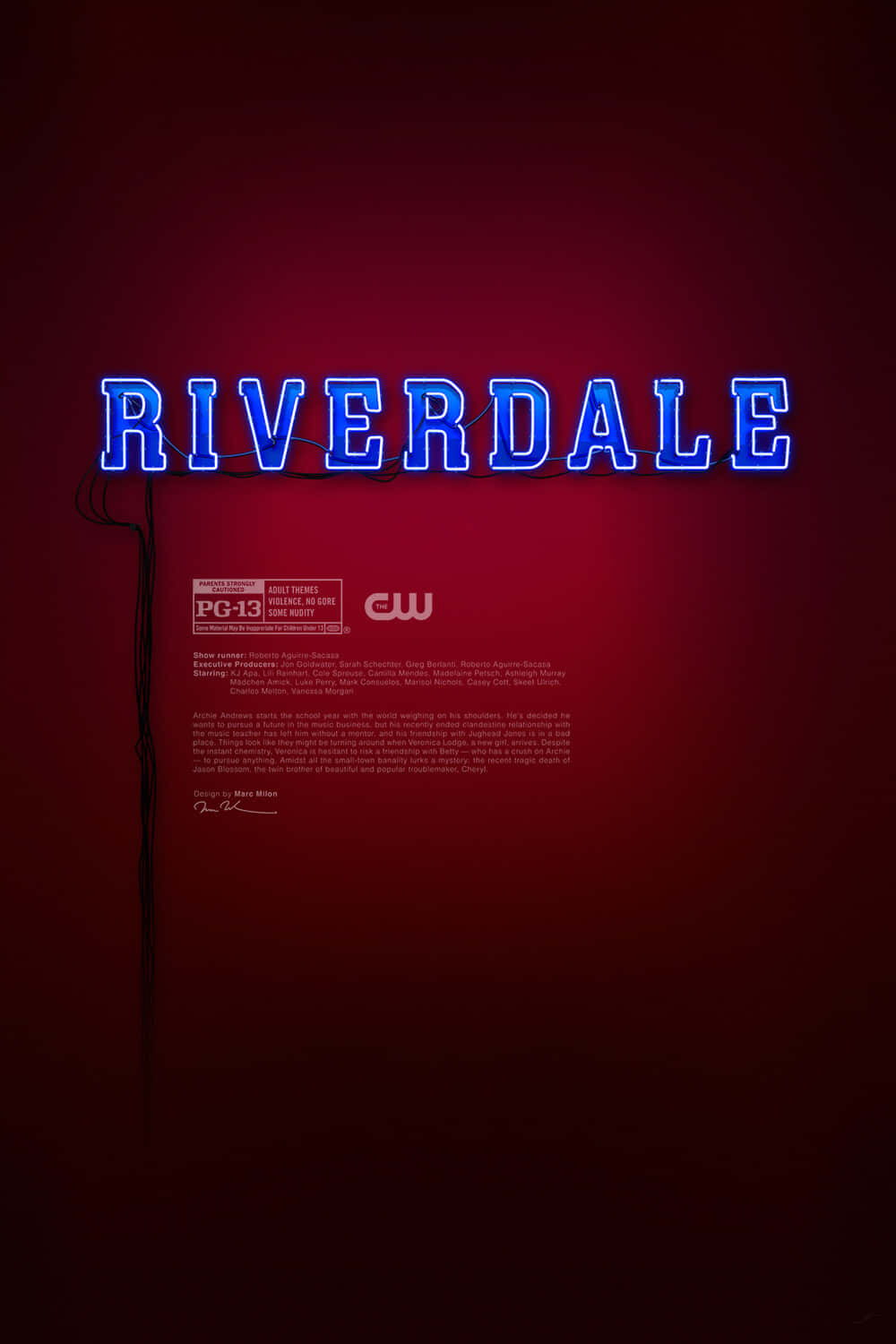 紅色牆上的藍色霓虹 Riverdale 標誌，附有電視節目製作人員名單。