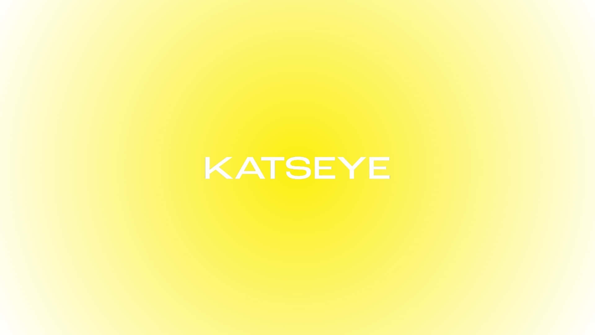  壁紙 — 一個簡約的黃色漸變背景，中央以清晰白色文字顯示 KATSEYE。