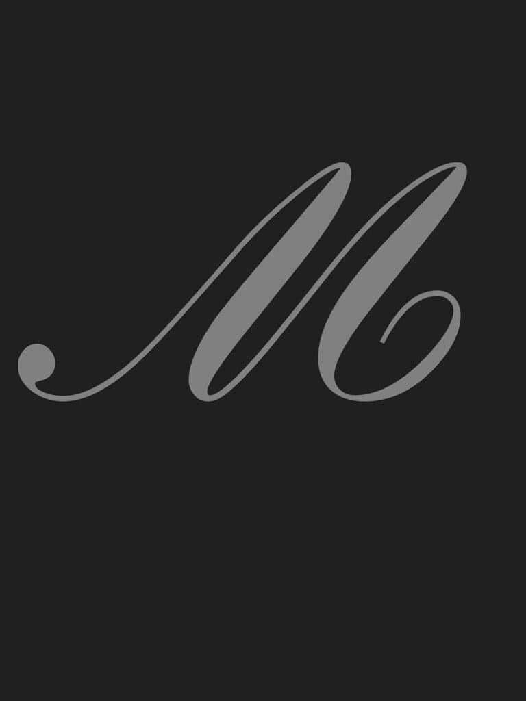  壁紙 — 一個簡約的灰色字母組合 'M'，優雅地書寫在純深炭灰色背景上。