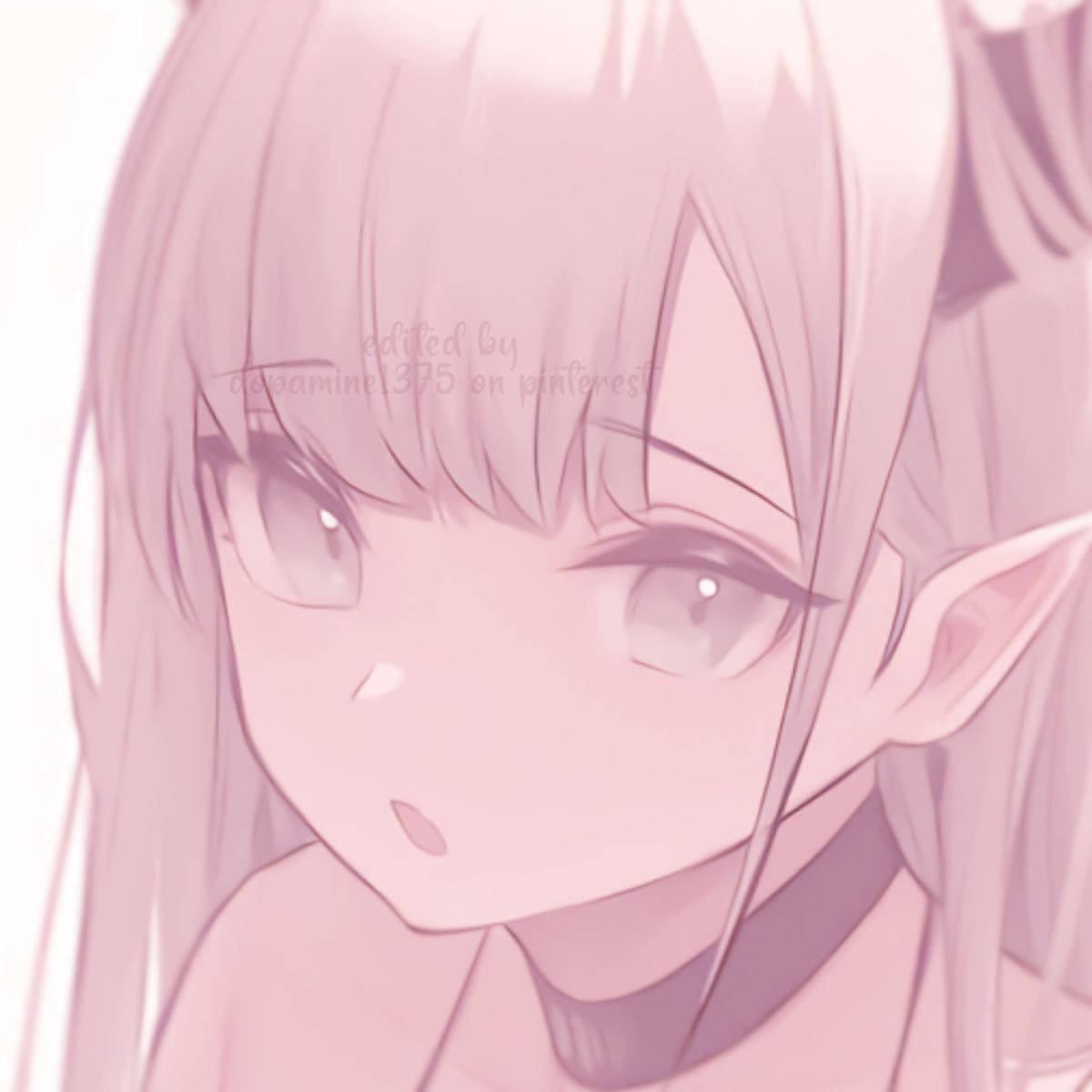 粉紅色頭髮和精靈耳朵的動漫女孩溫柔地向前看。