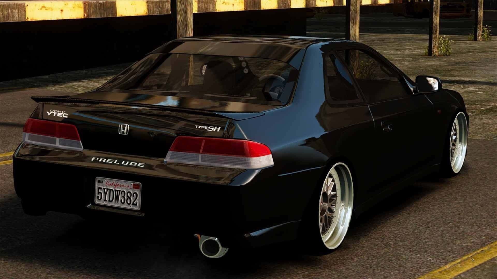 Honda Prelude 桌布 壁紙 — 一架亮黑色本田Prelude Type SH跑車配備訂製輪圈，停泊在黃昏的街道上。