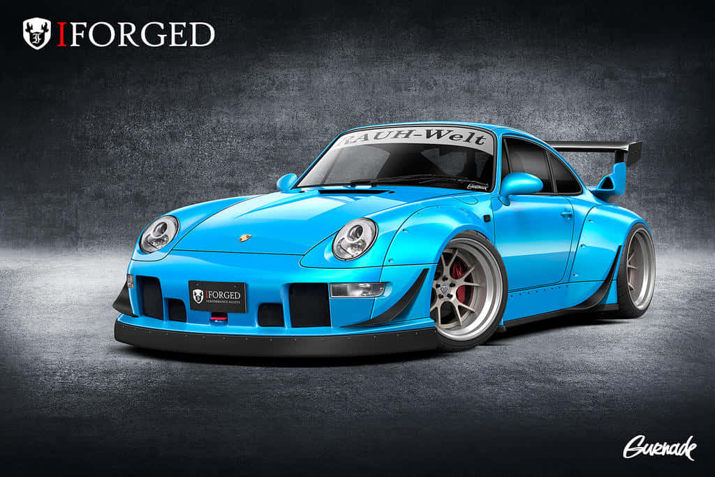 Porsche 993 桌布 壁紙 — 一輛充滿活力的藍色保時捷911 GT1風格賽車，配備寬體套件和大尾翼，在深色紋理工作室背景前擺拍。