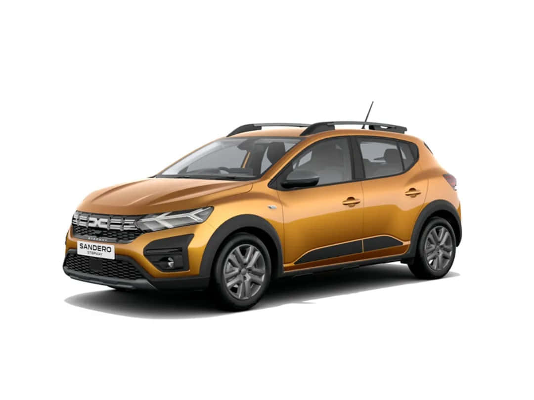  壁紙 — 一輛充滿活力的金色雷諾 Sandero Stepway SUV，帶有黑色飾邊和車頂行李架，在工作室燈光下以乾淨的白色背景展示。