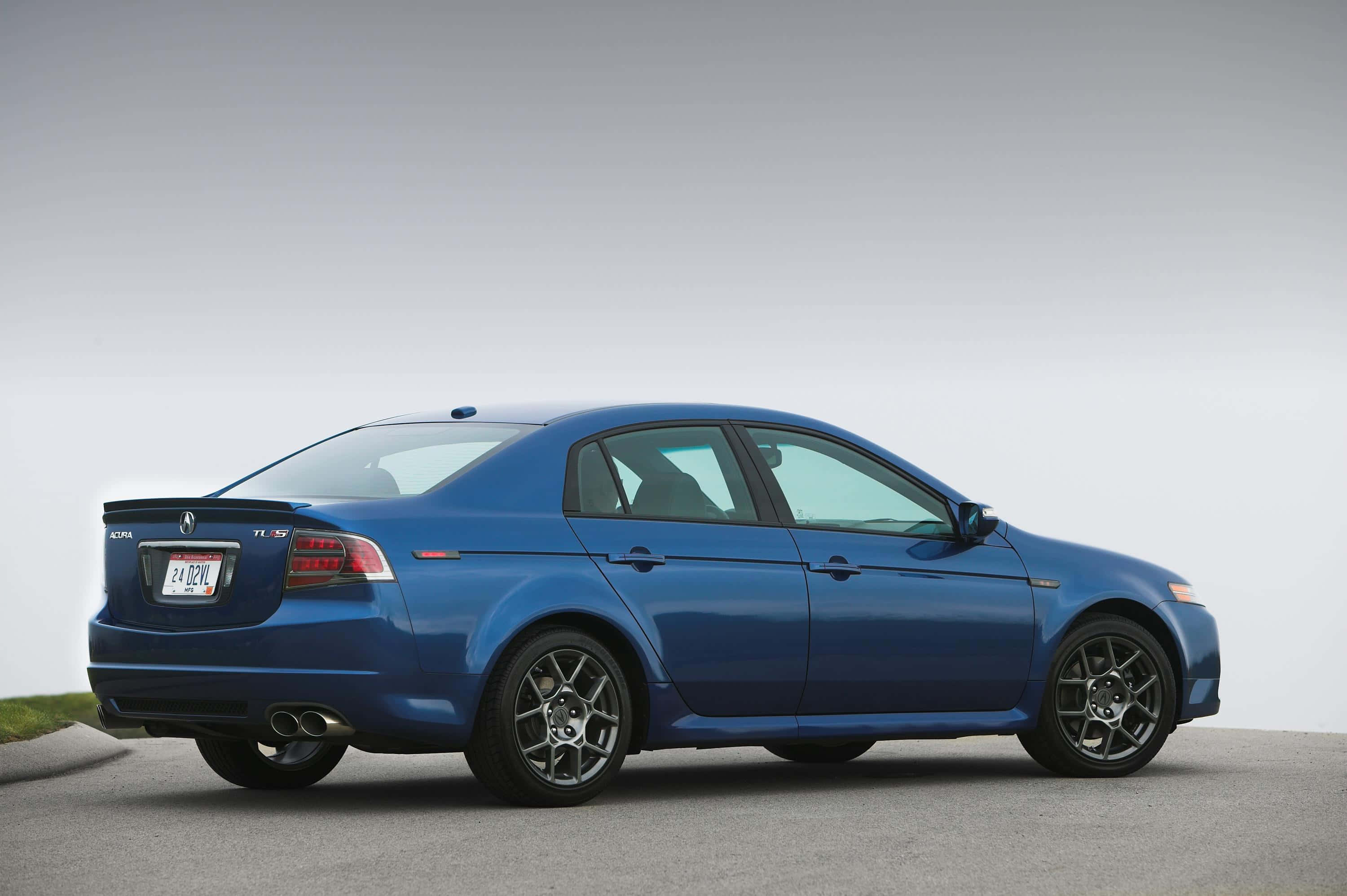 Acura Tl 桌布 壁紙 — 一輛時尚的藍色Alfa Romeo 159轎車停在瀝青路面上，背景為簡約灰色。