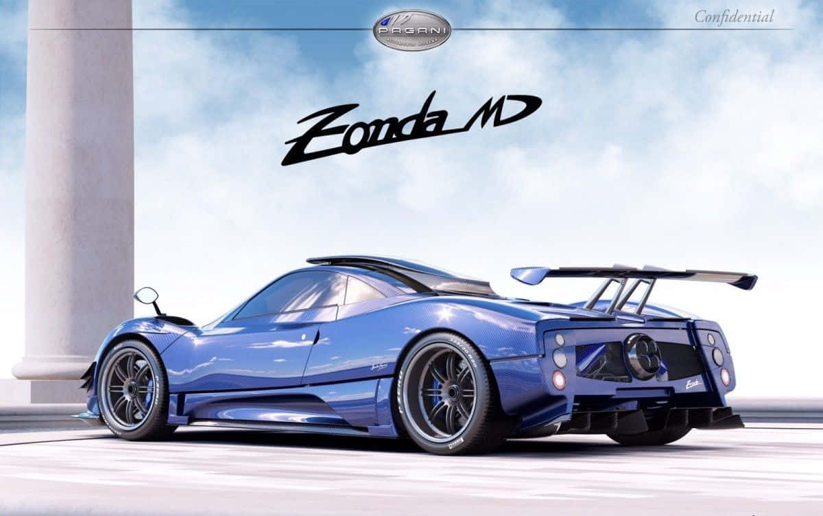 Pagani Zonda Hp Barchetta 桌布 壁紙 — 一輛時尚的藍色Pagani Zonda MD跑車在明亮的日光下，於高聳的白色柱子旁閃閃發光。