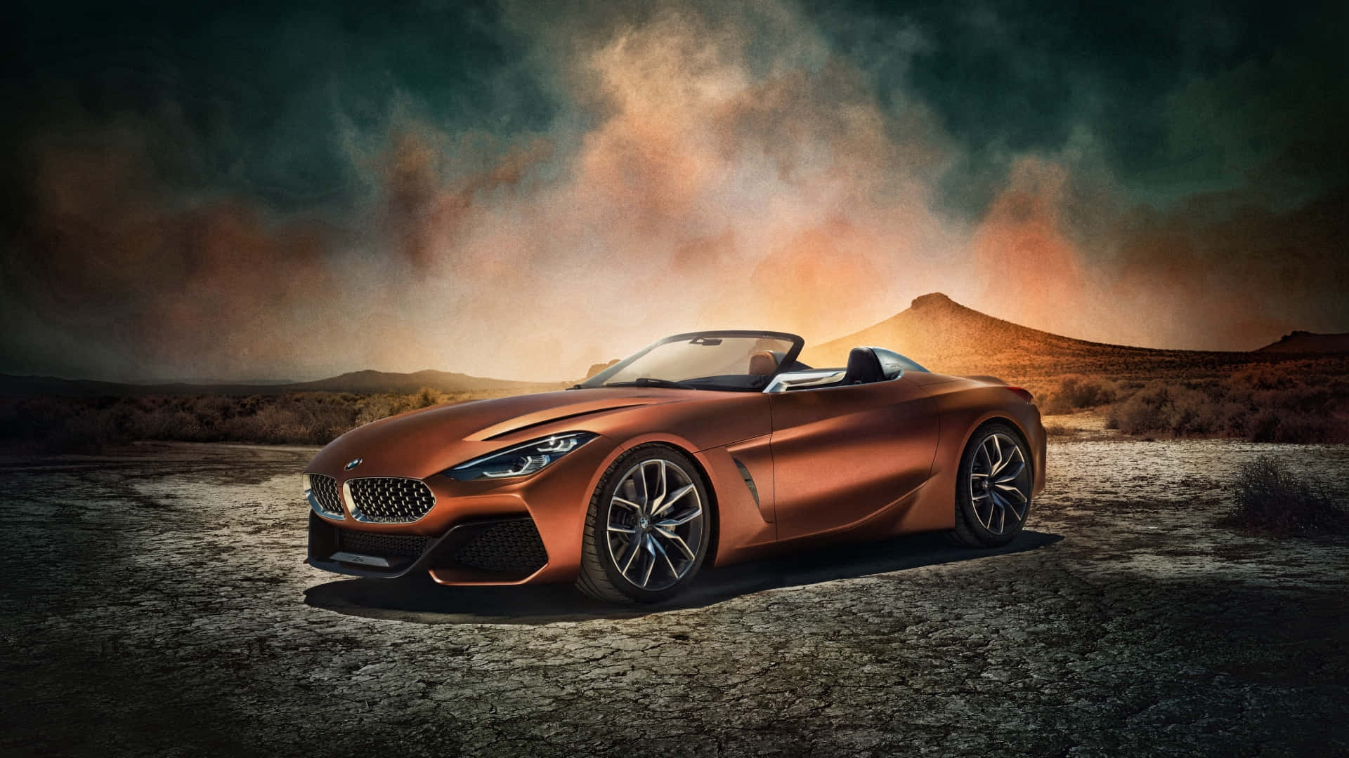 銅色BMW開篷車停在沙漠日落時分。